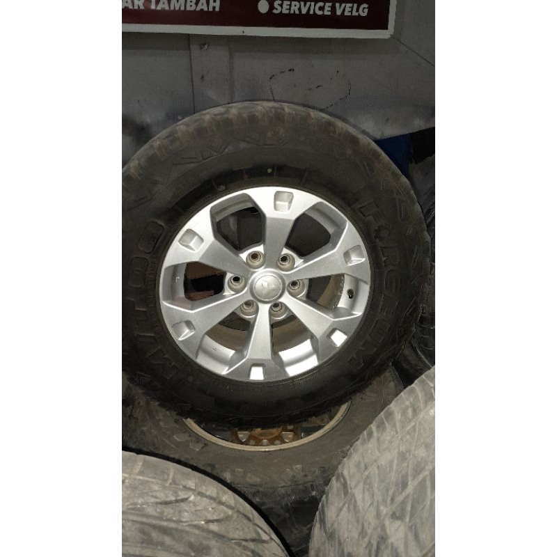 VELG MOBIL SEKEN PAJERO RING 17 BAUT 6X139 BAN 265/70/17