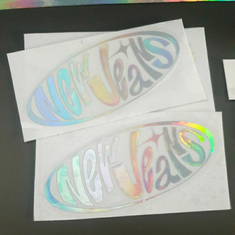 

Stiker Logo Kpop New Jeans Hologram