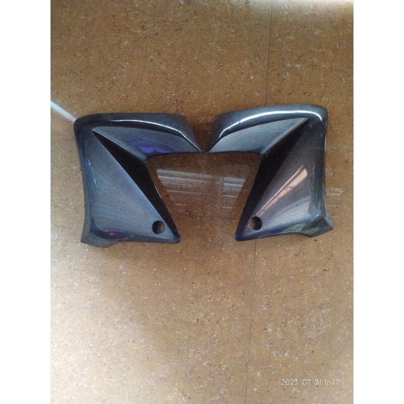 Sayap Tengki Yamaha Vixion Old ABU ABU ORI Bekas
