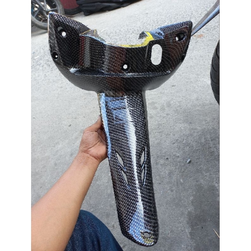 Legshield tengah revo lama lancip karbon