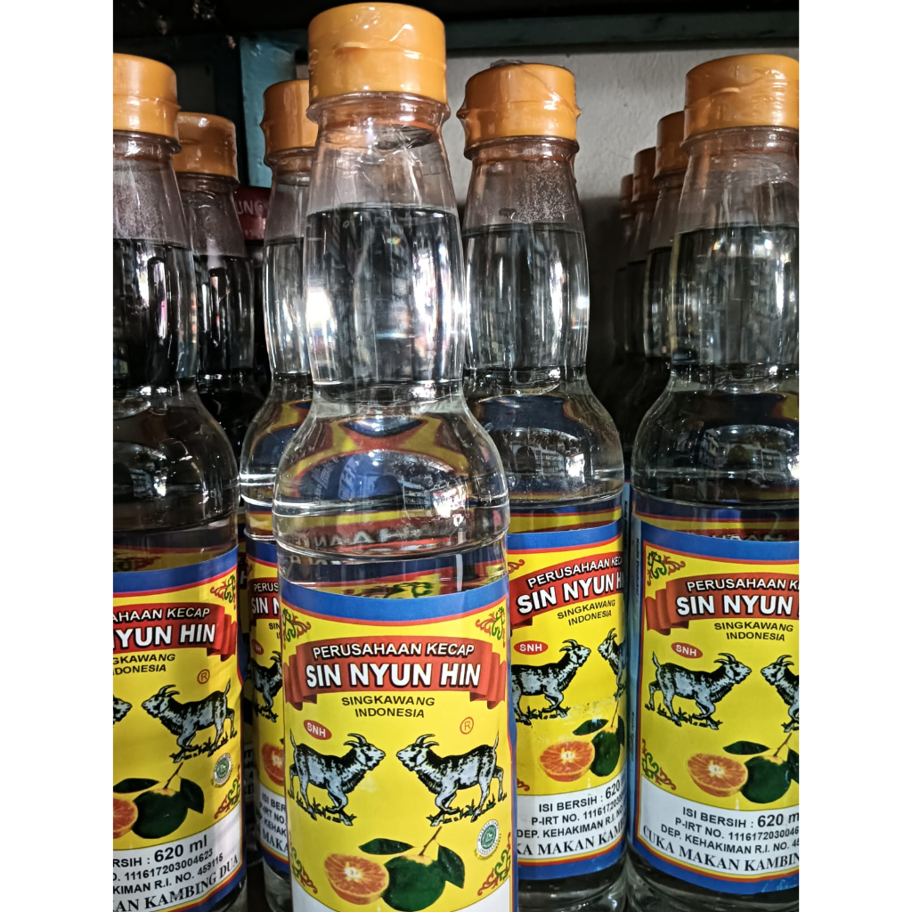 

Cuka Makan Kambing Dua 620ml Sin Nyun Hin Kemasan Botol Plastik