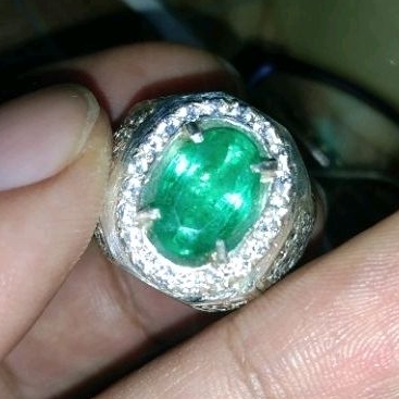Natural Emerald Beryl Colombia 3.61 Carats Minor Zamrud Colombia