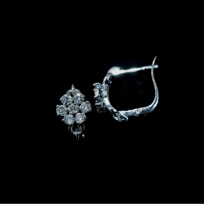 Anting Jepit Bunga Emas putih Berlian