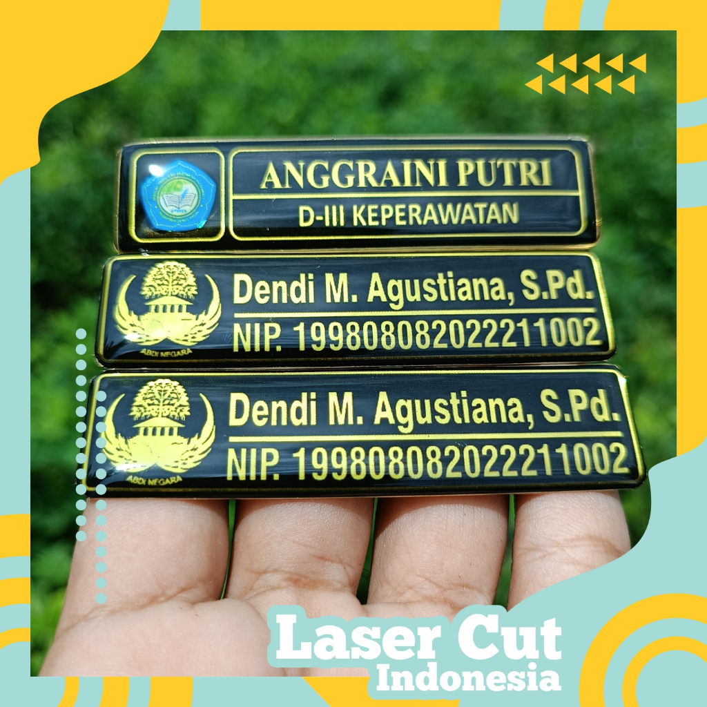 

Name Tag Kuningan Gold Nama Dada Papan Nama Name Tag Plat Kuningan Magnet dan Peniti Coating Resin Keren