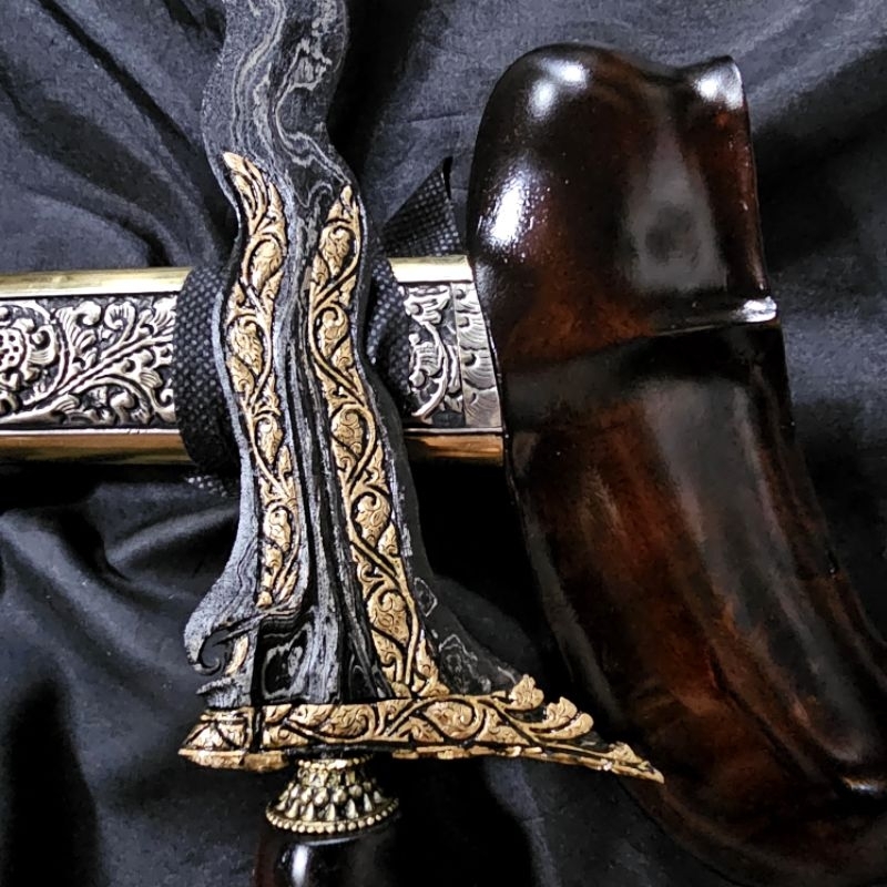 Keris Luk 17 Kinatah Sepuh Emas Pamor Ngulit Semangka