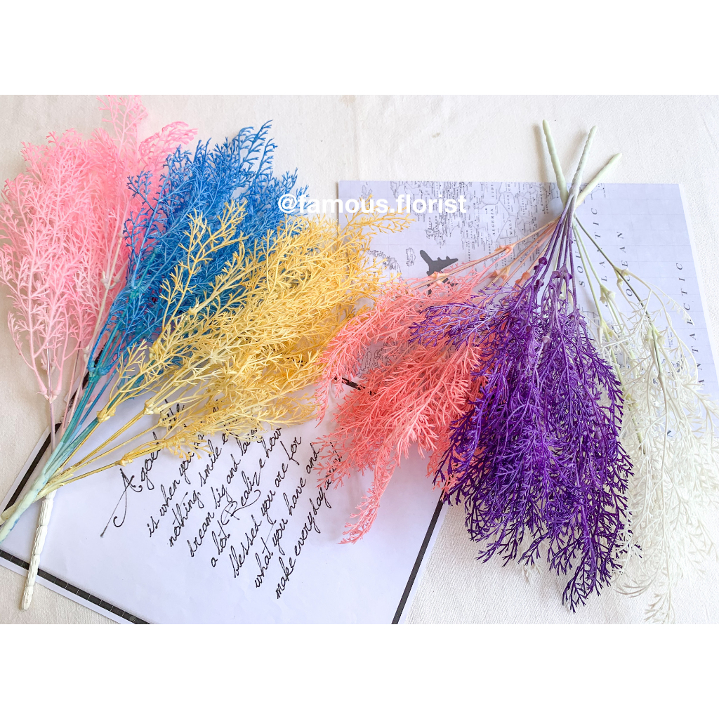 Daun cemara misty warna artificial