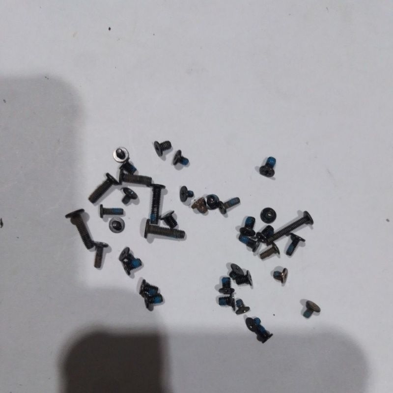 baut mur sekrup laptop asus pro P450L