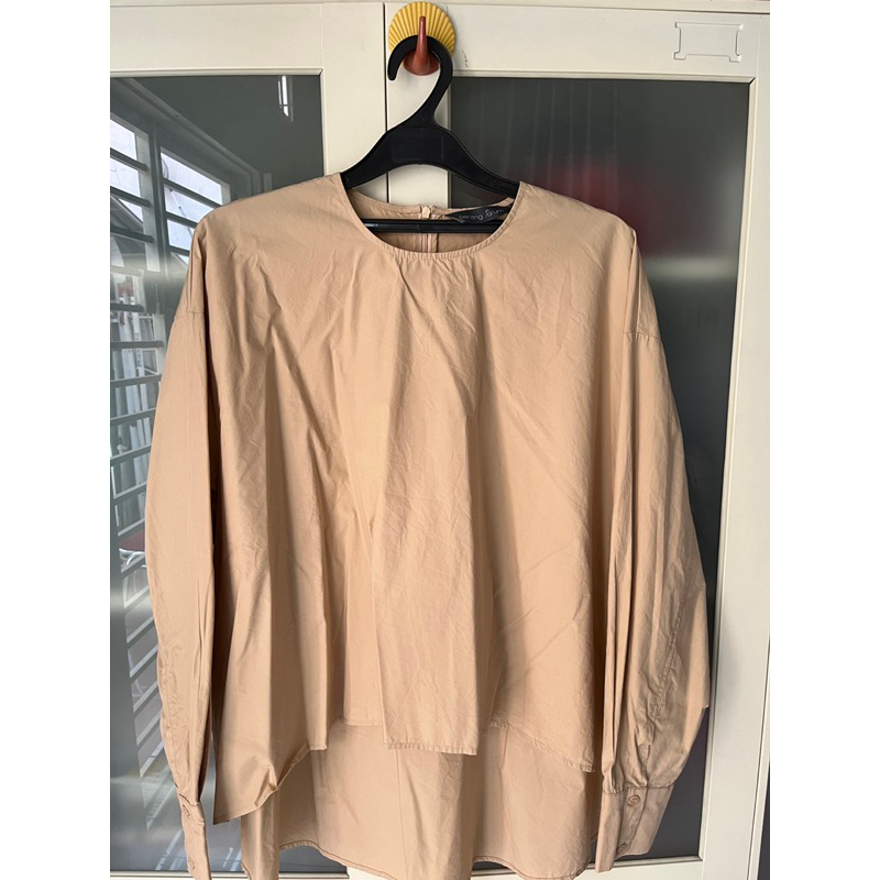 [PRELOVED] Blouse Benang Jarum warna nude beige