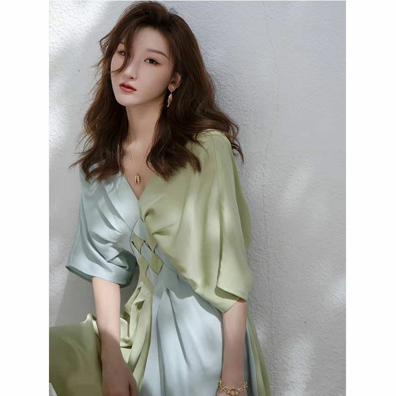 FW23-04819 Terusan Wanita. Women's Fashion Woven Color Matching V-Neck Dress