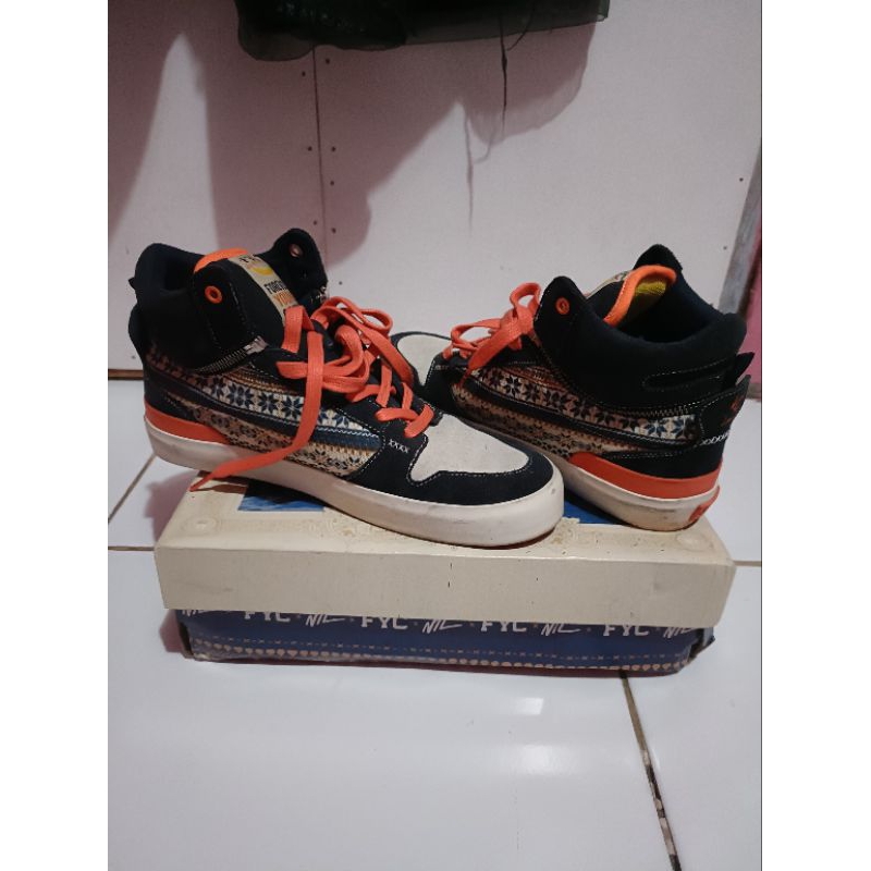 sepatu fyc