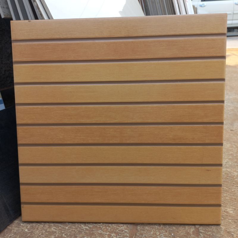 KERAMIK LANTAI KAYU MATT ATENA SPAINWOOD LIGHT CREAM BROWN 40X40 KW1