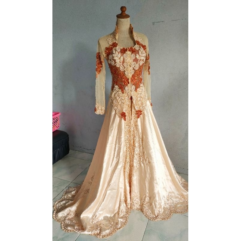 Preloved-Kebaya Ekor Panjang/Kebaya Rok