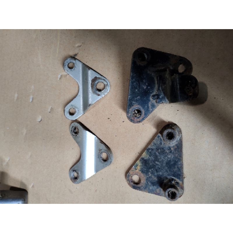 dudukan mesin ninja R original( tanpa baut)