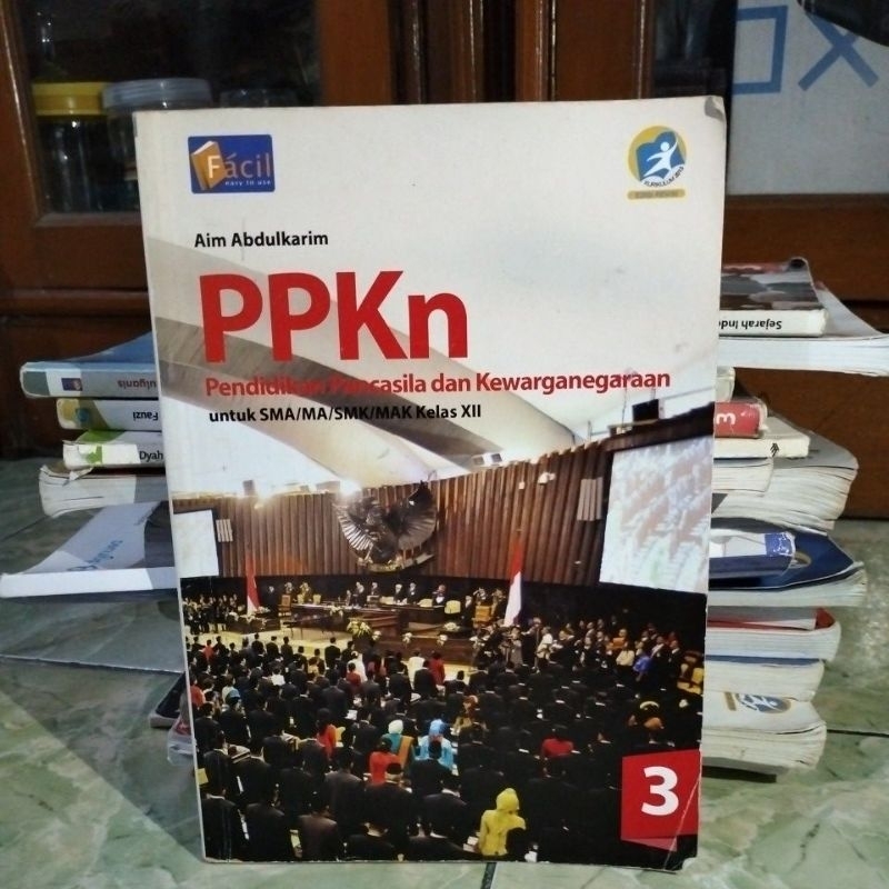 BUKU PAKET PPKN KELAS 12/ BUKU PAKET PPKN KELAS 3 SMA FACIL