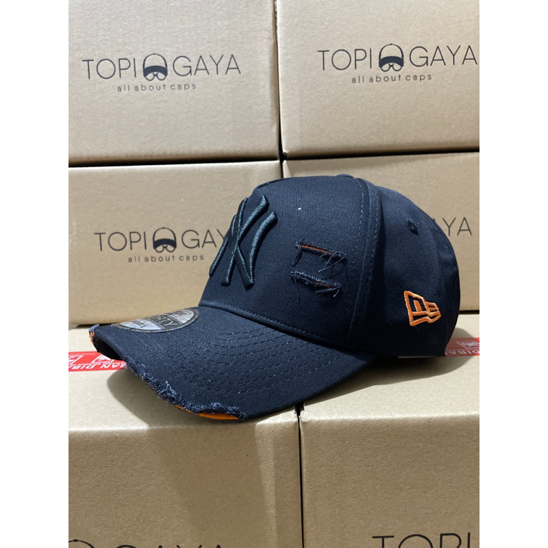 topi NY hitam sobek orange