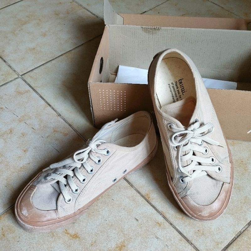 PRELOVED Sepatu Pijak Bumi Shoes Sakka Khaki Cream
