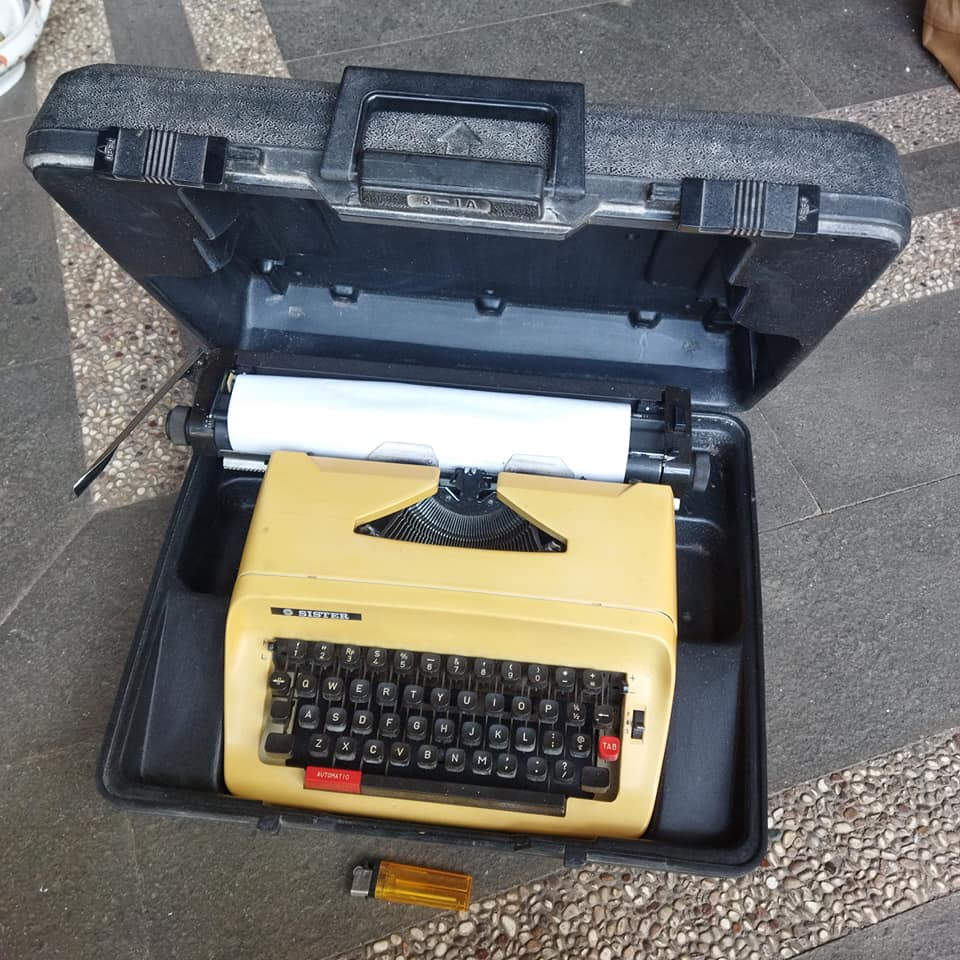 Vintage Mesin Tik merk Sister 380SJ made in Japan