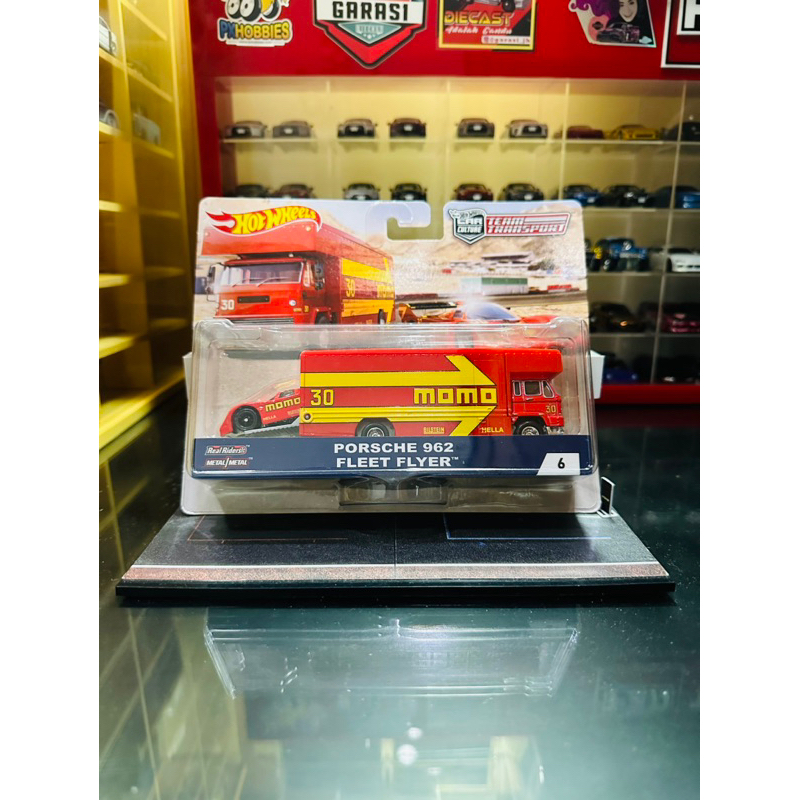 Hotwheels Team Transport Porsche 962 Fleet Flyer Momo