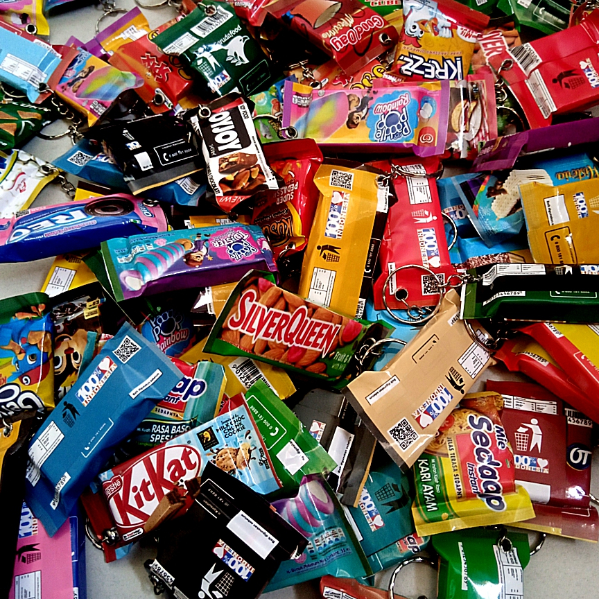 GROSIR 100 pcs GANTUNGAN KUNCI MINIATUR SNACK / MAGNET KULKAS SNACK MINIATUR GANTUNGAN TAS GANCI JAJ