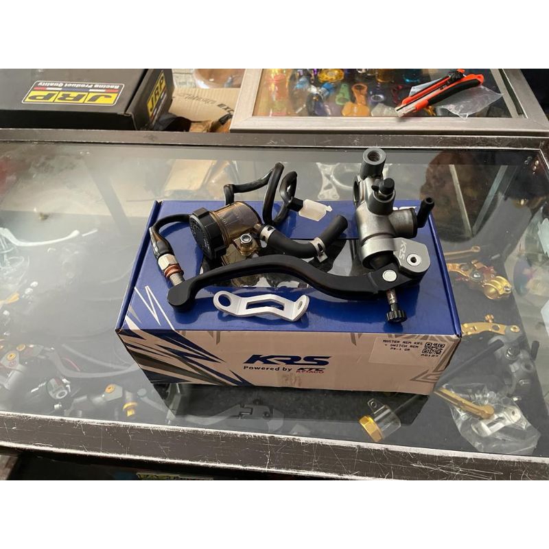 Master rem KRS radial kanan / Master rem kanan KRS kytaco original