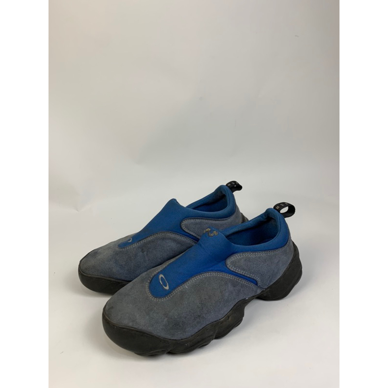 OAKLEY FLESH MENS CLASSIC BLUE SLIP ON SURDE