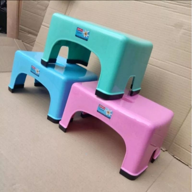 Bangku Jongkok Plastik Lion Star / Bangku Pendek Plastik / Dingklik Kotak Lion Star/ Bangku plastik 