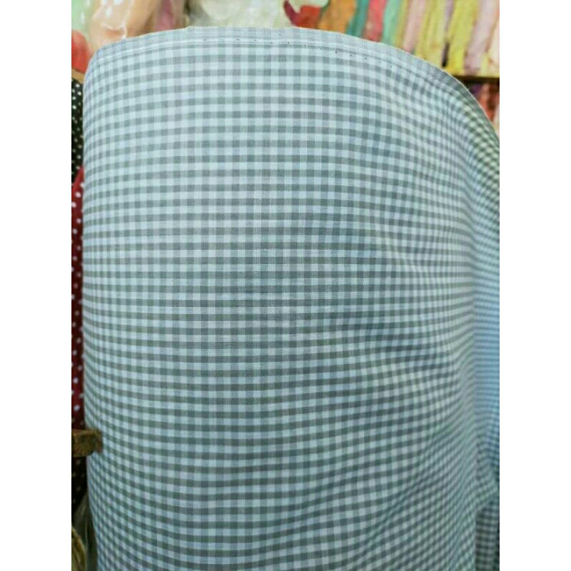 kain motif kotak-kotak kecil