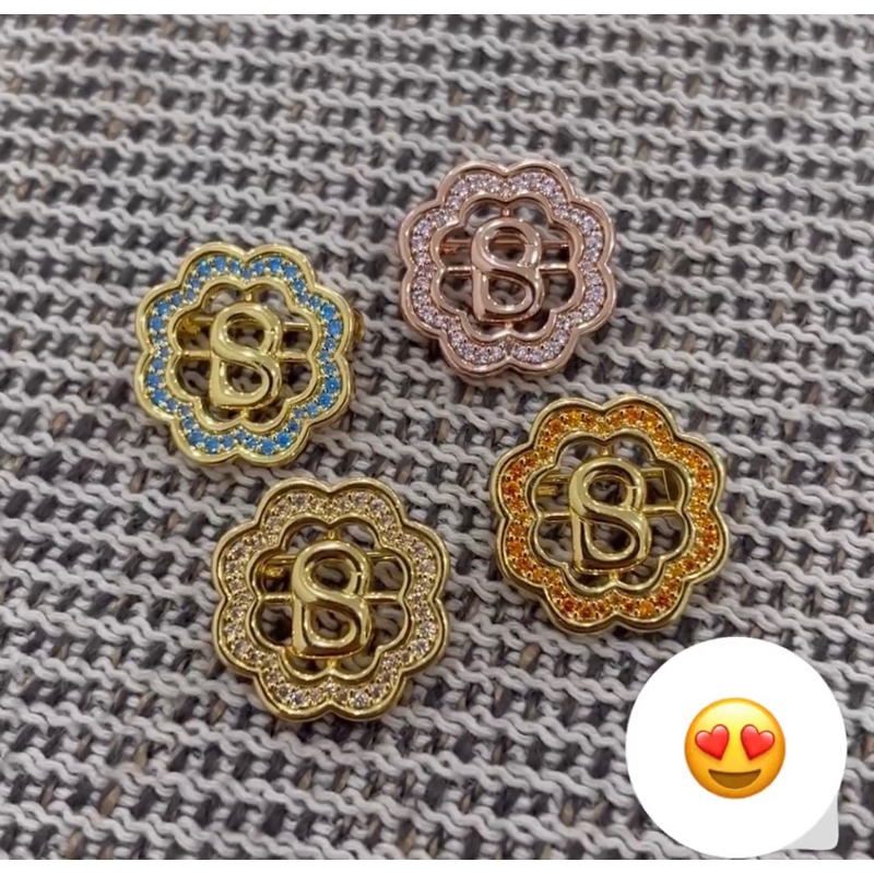 Daisy Petite Brooch Buttonscarves (Chupa Chups Petite Brooch)