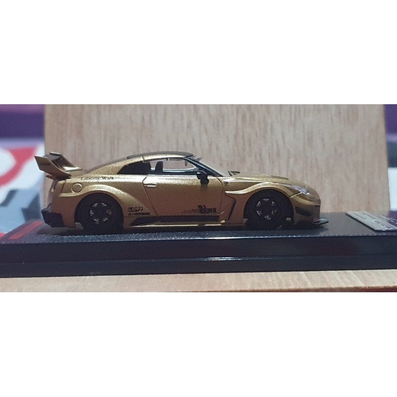 ignition model nissan skyline R 35 GTR gold