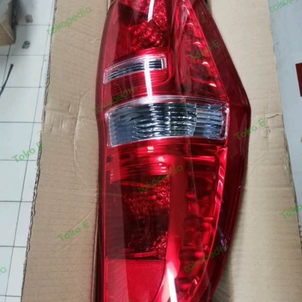 Lampu stop hyundai h1 H-1 kanan Limited
