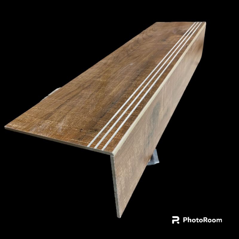 granit tangga rumah  30x120garis bevel dinding 20x120