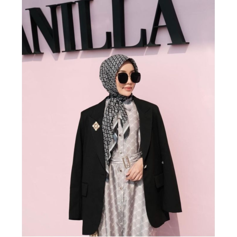 HIJAB SEGI EMPAT VOAL MOTIF ALA VANILLA