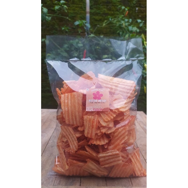 

Aneka Keripik dan Cemilan dalam kemasan