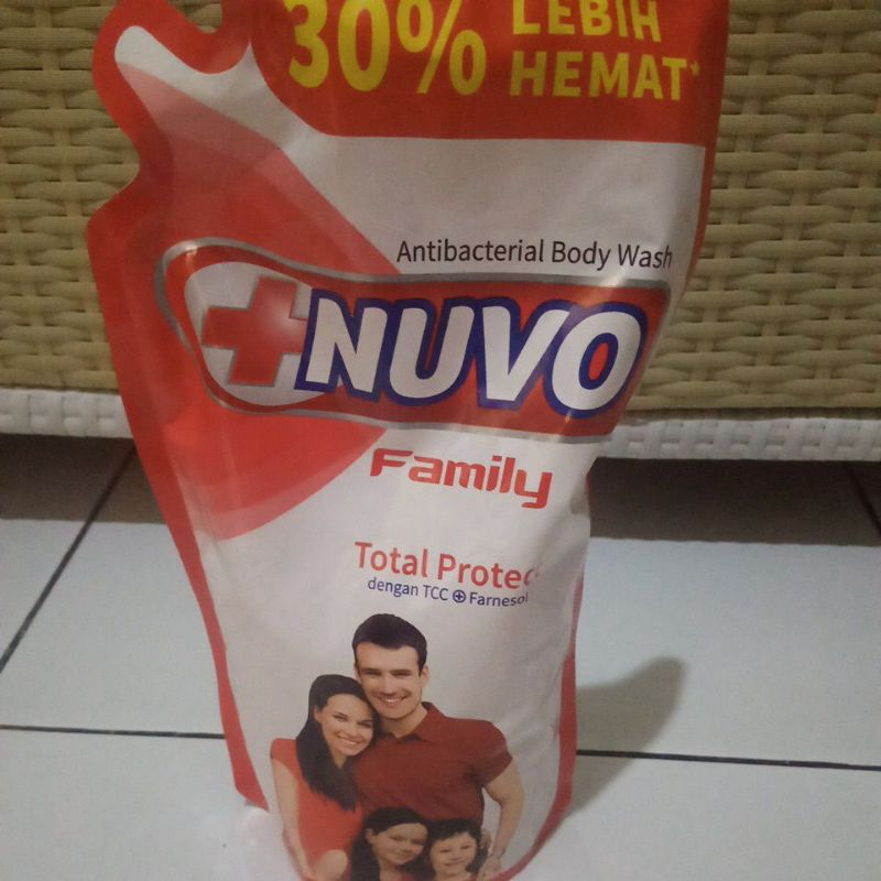 Nuvo sabun cair 825ml