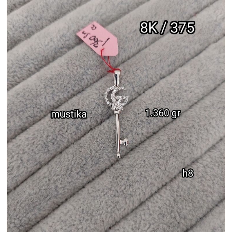 Liontin putih kunci G 8K / 375