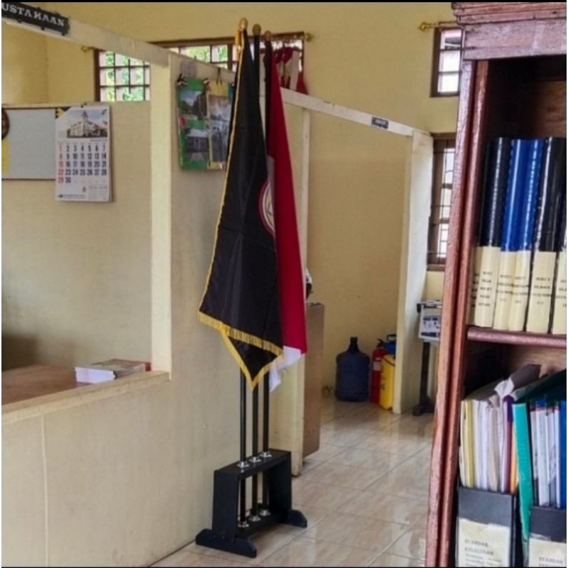 

PAKET lengkap tatakan bendera 3 lubang pus tiang dan bendera panji sekolah