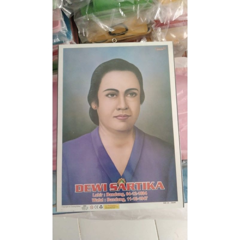 

Poster Bingkai Pahlawan Dewi Sartika