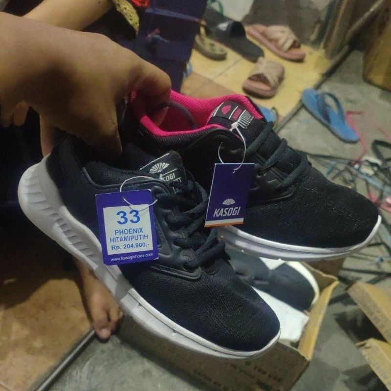 SEPATU SEKOLAH KASOGI phoenix