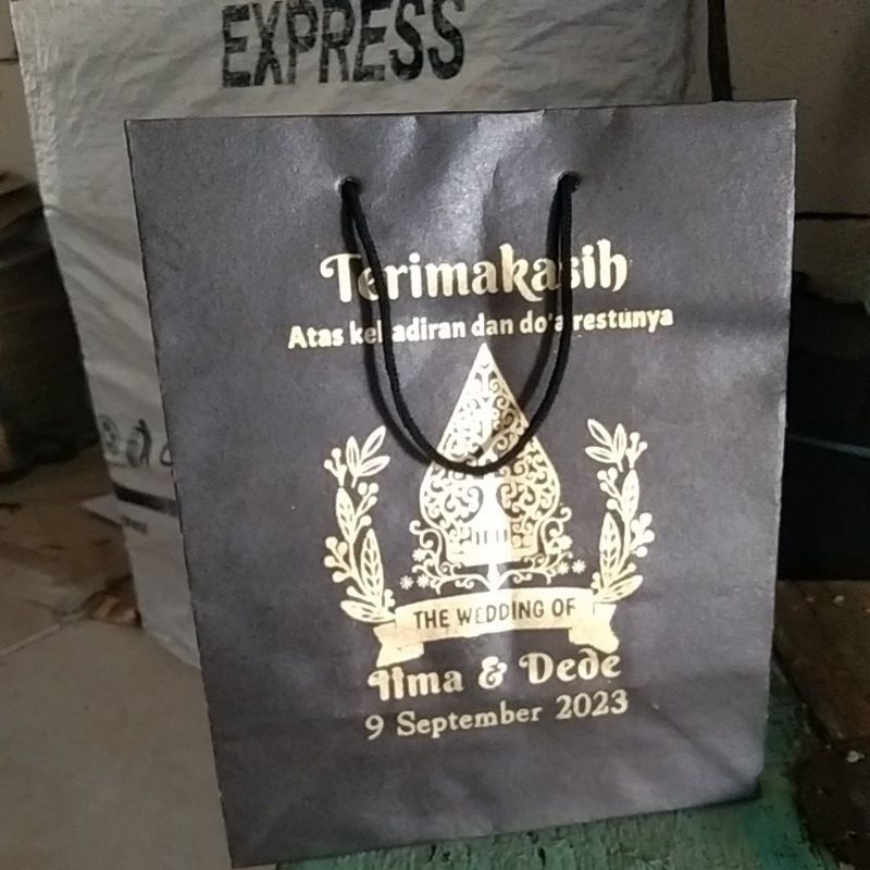 

paperbag custom 20 x 10 x 25 tali hitam