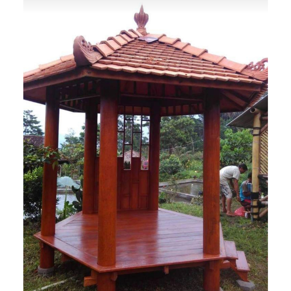 Gazebo Model Segi 6 Ukuran 2,5x2,5 Meter Kayu Kelapa Atap Genteng Tanah