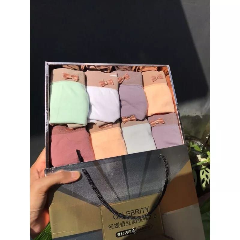 CD Pastel Celebrity 8 in 1 sudah termasuk box