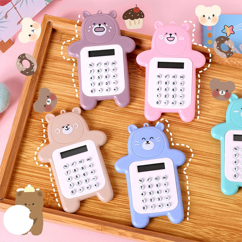 

Kalkulator Mini 8 Digit Portable Motif Beruang Calculator Travel Tombol Karet / Creative Bear calculator Slim Palm Mini Student Pocket Computer Sekolah Stationary Warna Unik