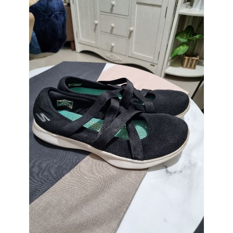 sepatu wanita skechers preloved 38