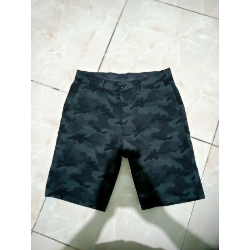Celana Pendek Uniqlo Camo