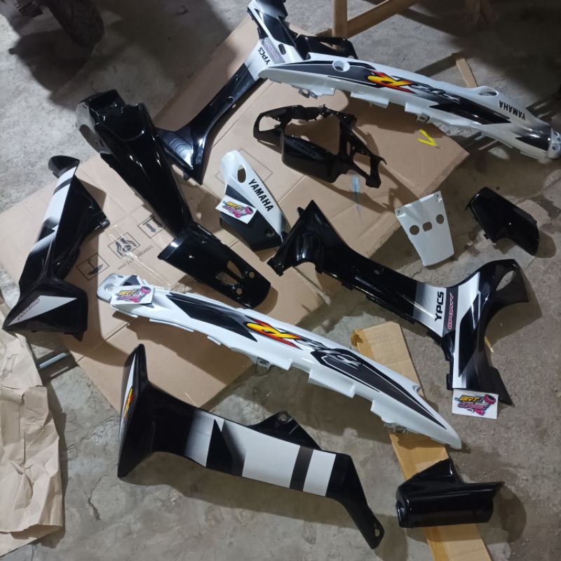 cover body fiz r full set halus warna hitam putih