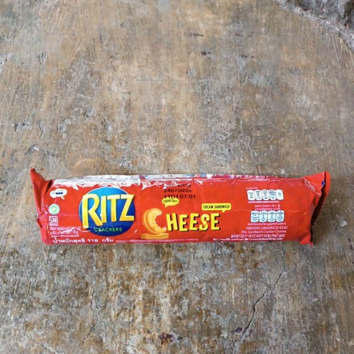 Ritz Sandwich Cracker Keju Cheese Roll 118g 118gr 118 g gr - Biskuit