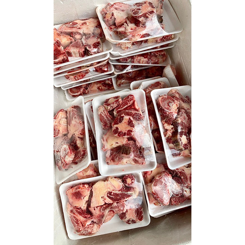 

Daging buntut sapi / buntut lokal / oxtail / buntut sapi / buntut potong / sop buntut