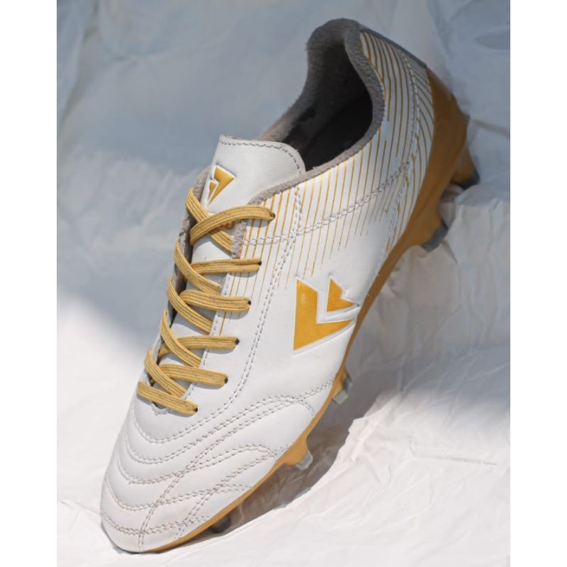 Sepatu sepakbola sevspo x zoro leather white gold