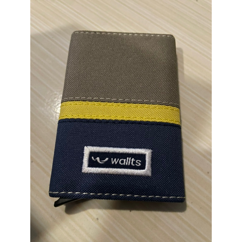 WALLTS DOMPET KARTU FLIP