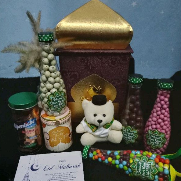 

Parcel Coklat Lebaran Hampers Idul Fitri Koper Kubah